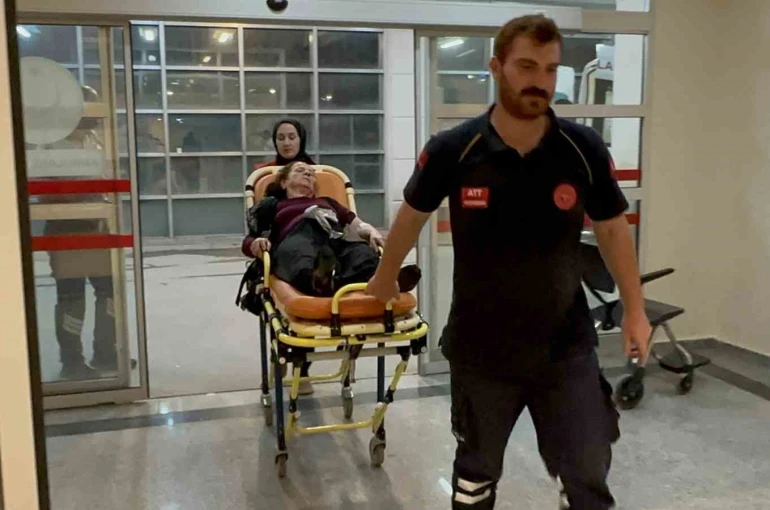 Otomobilin çarptığı kadın yaralandı 