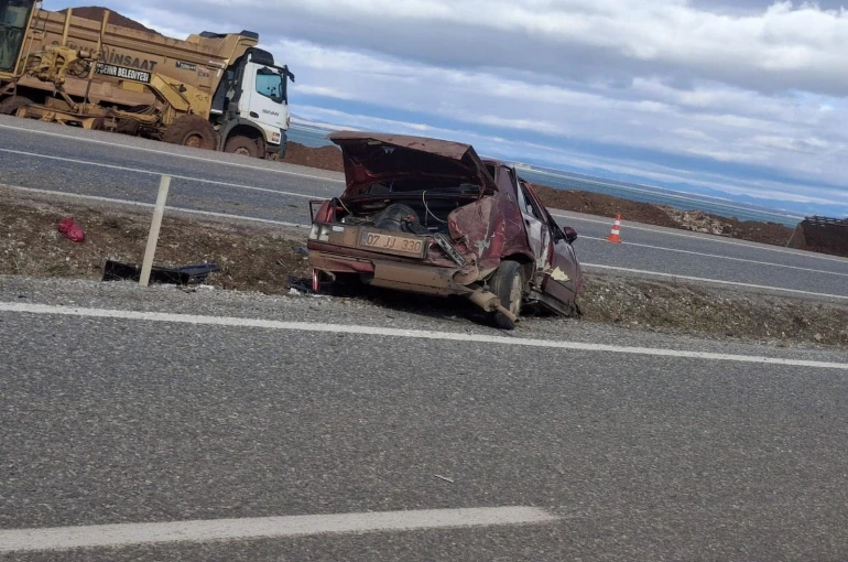 Otomobilin devrilmesiyle 2 kişi yaralandı