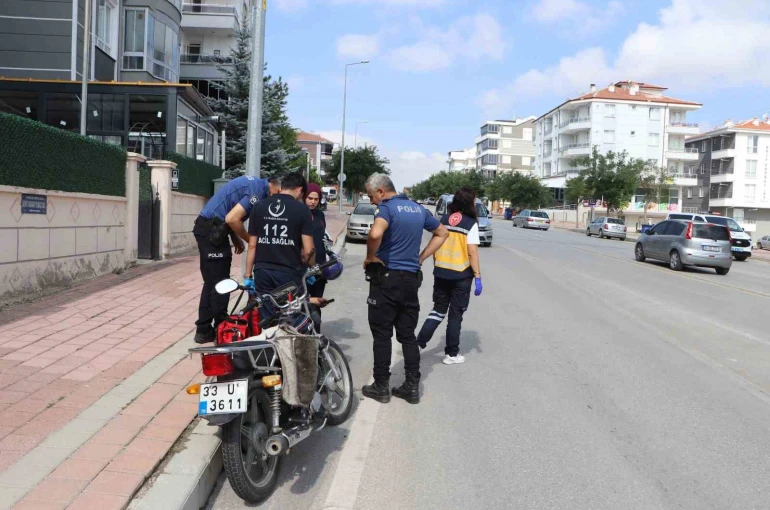 Otomobille çarpışan motosikletin sürücüsü yaralandı 