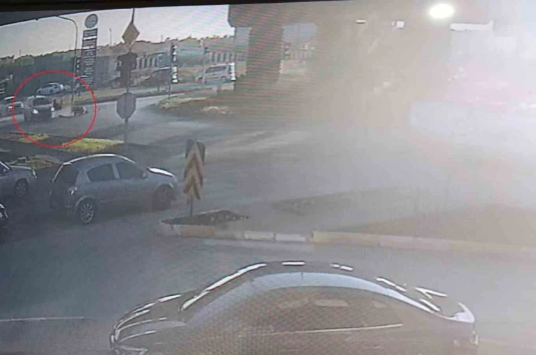 Otomobille çarpışan motosikletli yola savruldu: 1 yaralı