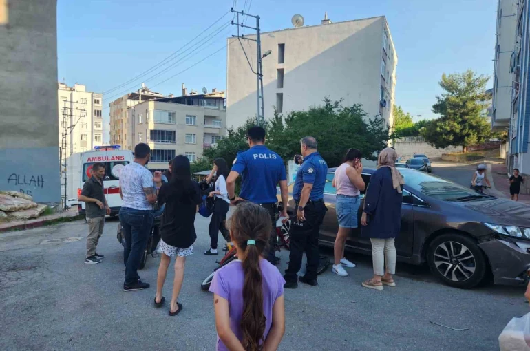 Otomobille motosiklet çarpıştı: 1 yaralı 