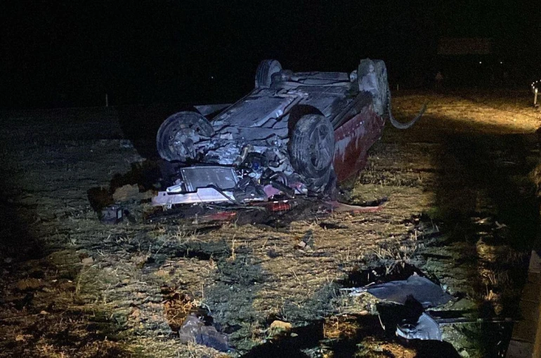 Otomobillerin kavşakta çarpışmasıyla 4 kişi yaralandı