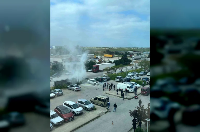 Otoparktaki otomobil, alev topuna döndü 