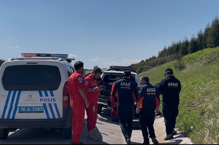 "Otoyola 5 yaşında çocuk bırakıldı" ihbarı ekipleri alarma geçirdi