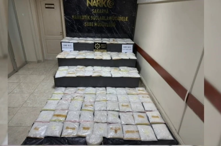 Otoyolda tarihi operasyon: 100 kilo uyuşturucu cipin bagajında bulundu 