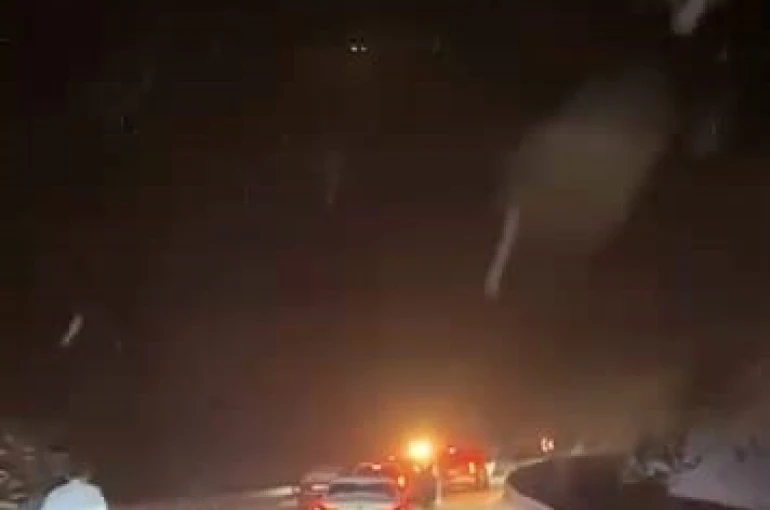 Oylat Kaplıcaları’nda 20 araç yolda mahsur kaldı 