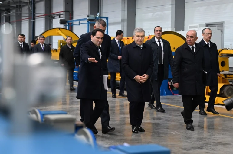 Özbekistan Cumhurbaşkanı Mirziyoyev, Teknopark şirketlerinin faaliyetlerini inceledi 