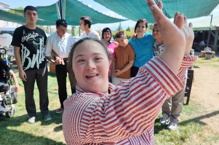 Özel çocuklar ve aileleri Gediz’deki piknikte buluştu 