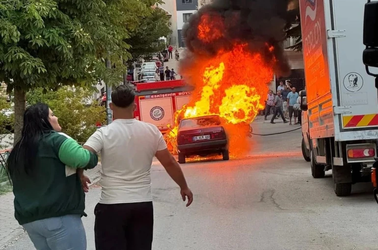 (ÖZEL) Dört yıllık birikimi ile aldığı, 1 defa kullandığı aracı 30 dakikada yandı 