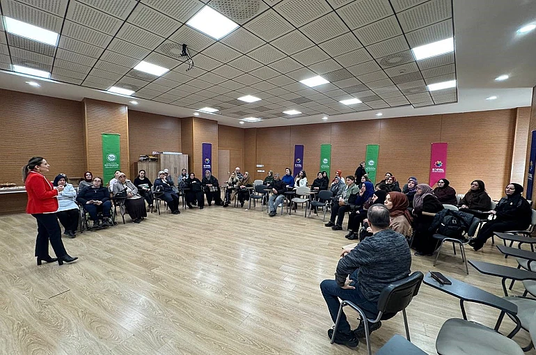 Özel gereksinimli bireylerin ailelerine iletişim eğitimi 