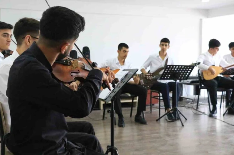 Özel günler, Güzel Sanatlar Lisesi öğrencileriyle anlam buluyor 