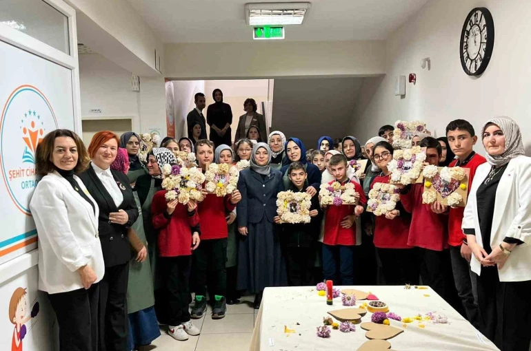 Özel öğrenciler kaynaştı sergi ilgi topladı