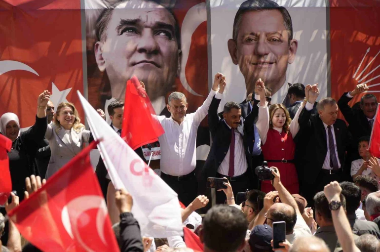 Özgür Özel Tekke’de konuştu 