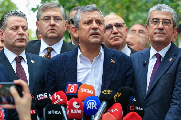 Özgür Özel: "YENİ Parti ilk kez ve son kez ana muhalefet partisi olarak bütçe çalışmalarına katılacak"