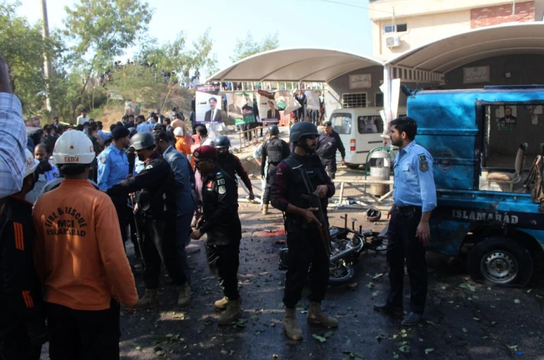 Pakistan’daki intihar saldırısını Pakistan Talibanı üstlendi