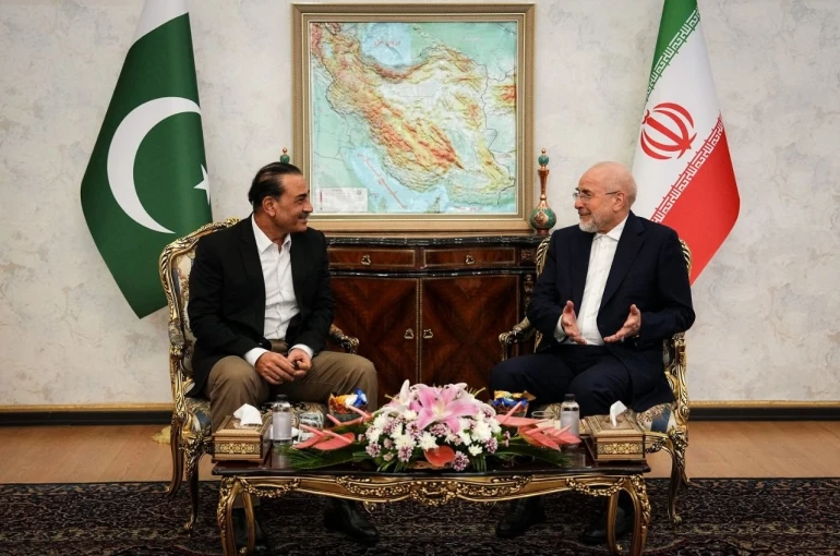 Pakistan Genelkurmay Başkanı Munir, Tahran’da İran Meclis Başkanı Galibaf ile bir araya geldi 