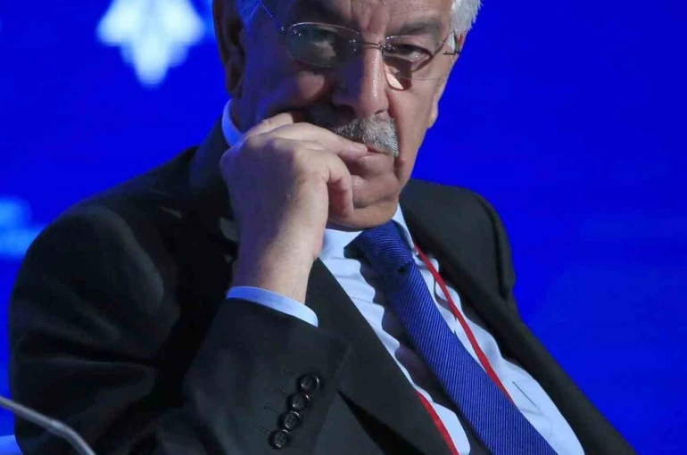 Pakistan Savunma Bakanı Asif: "Anlaşma olmazsa Afganistan ile açık bir savaşa girme seçeneğimiz var" 