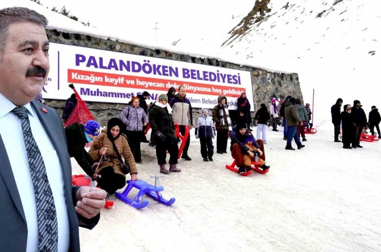 Palandöken Belediyesi’nden renk katan kızak keyfi 