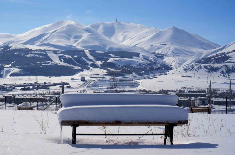 Palandöken’da kar kalınlığı 2 metreyi aştı 