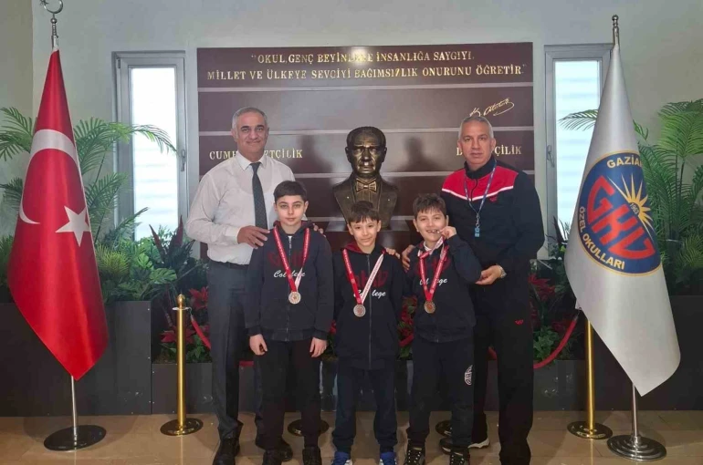 Paletli Yüzme Şampiyonasına GKV Özel Okulları damgası 