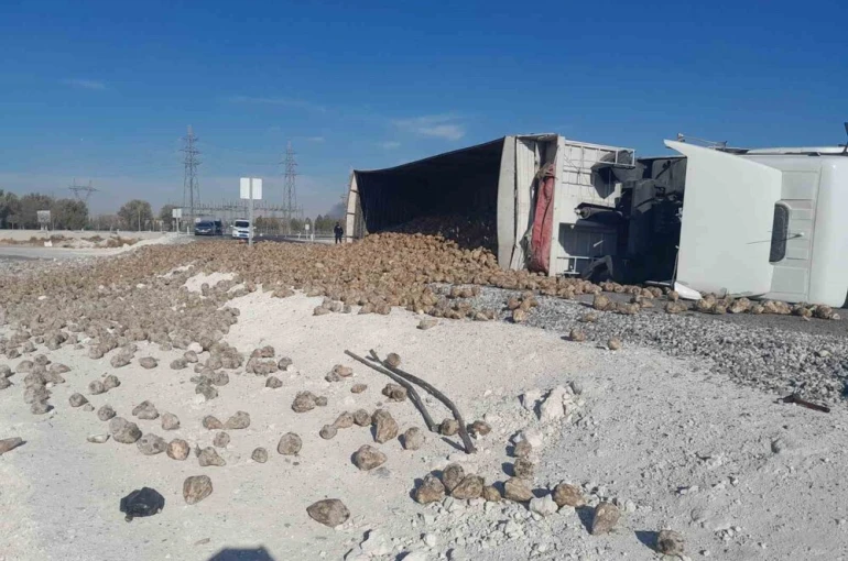 Pancar yüklü tır devrildi: 1 yaralı