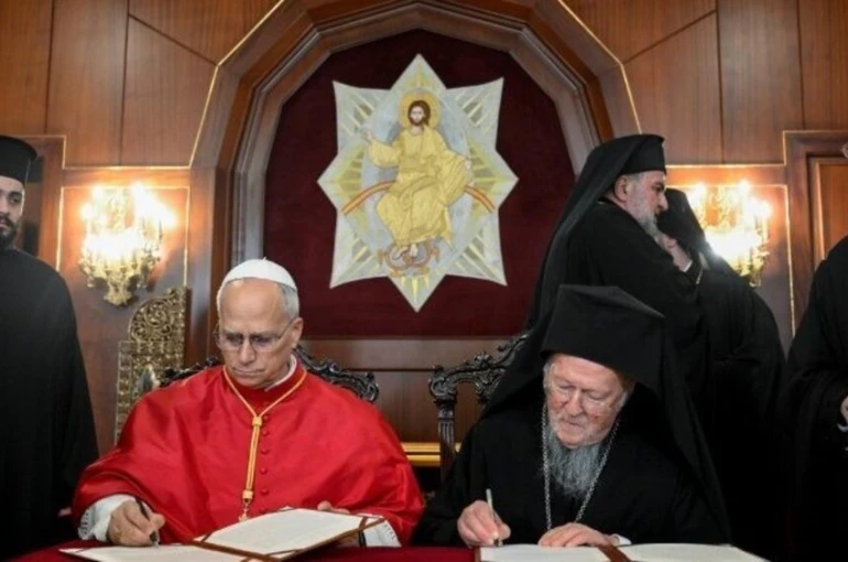 Papa 14. Leo, Balat’ta Fener Rum Patriği Bartholomeos ile görüştü