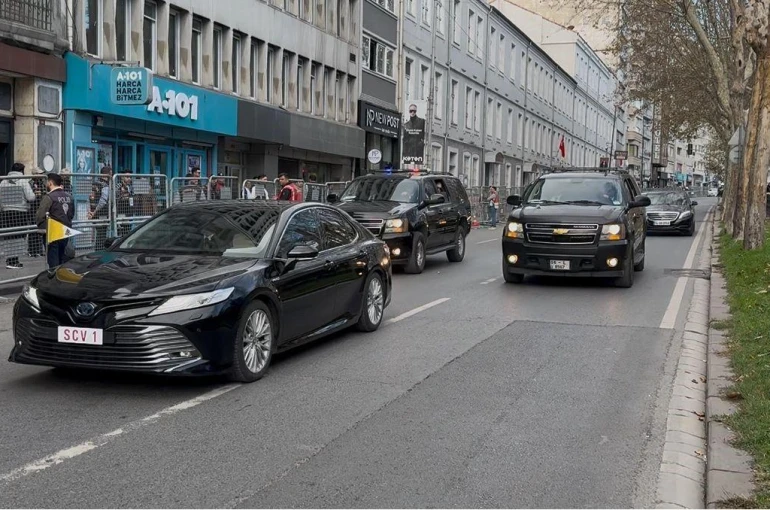 Papa 14. Leo Helikopter ile İznik’e gitti