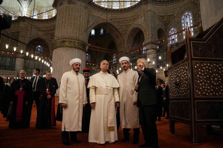 Papa 14. Leo, Sultanahmet Camii’ni hayranlıkla inceledi, Sultanahmet Cami müezzini Musa Aşgın Tunca o anları anlattı 