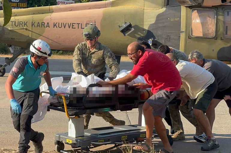Paraşüt kazasında hayatını kaybeden iki kişinin cenazesi hastaneye getirildi