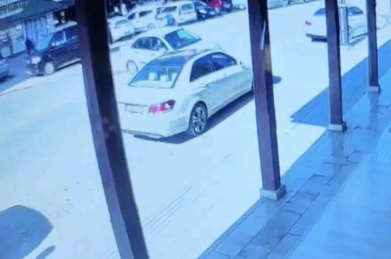 Park halindeki araçlara çarpan alkollü sürücüye 50 bin lira ceza