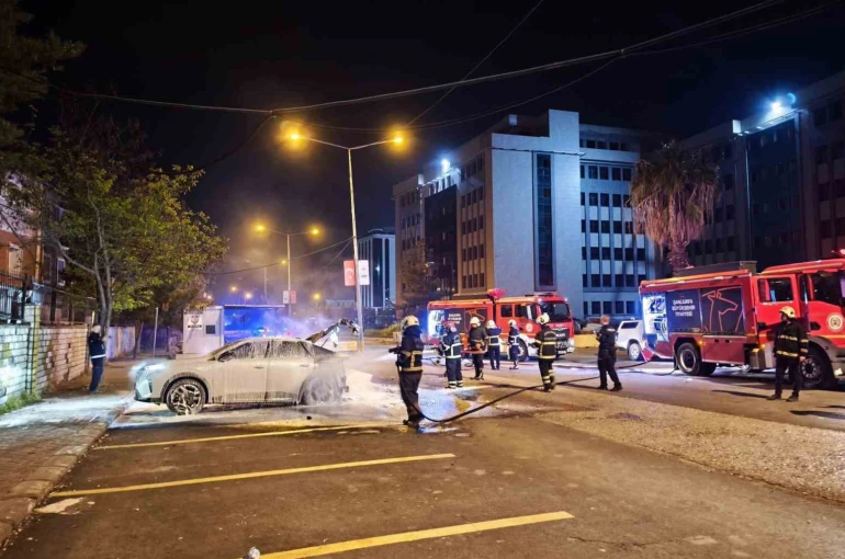 Park halindeki araçta yangın 