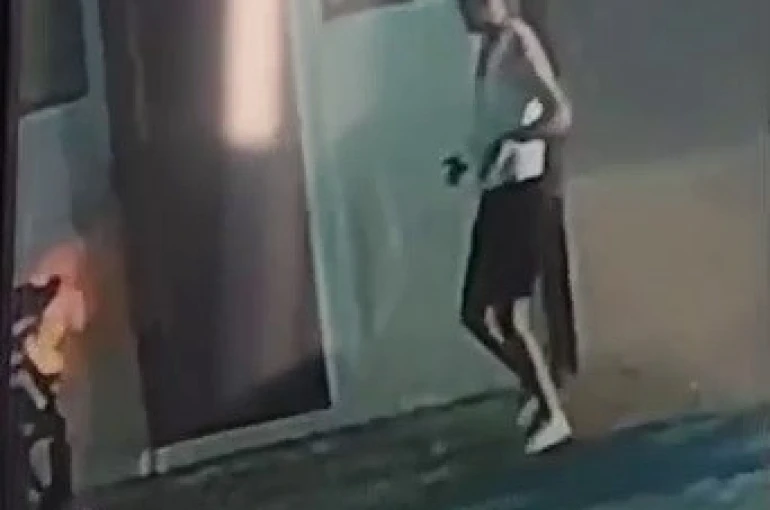 Park halindeki motosiklet alev aldı