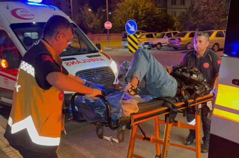 Parkta bıçaklı kavga: 2 yaralı 