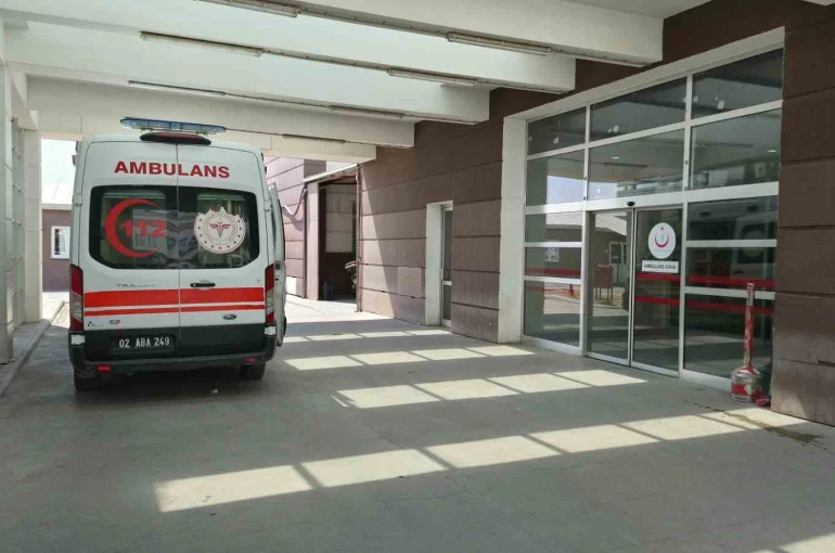 Parkta dengesini kaybeden kişi demire çarparak yaralandı