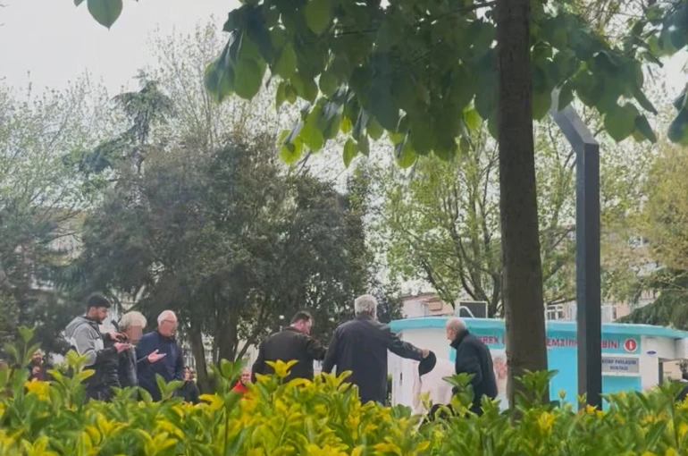Parkta iki yaşlı adam arasında yumruklu kavga: 1 yaralı 