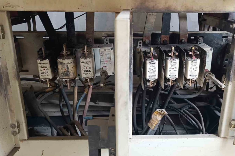 Parktaki trafoda çıkan yangın büyümeden söndürüldü 