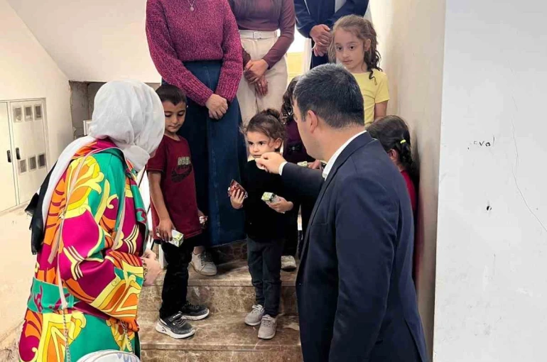 Patnos Kaymakamı ve eşi ADEM evlerini ziyaret etti 