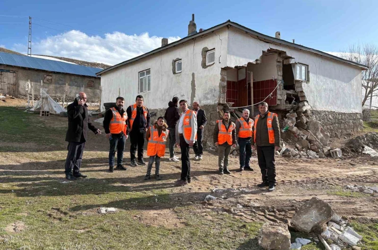 Patnos’ta deprem sonrası inceleme 