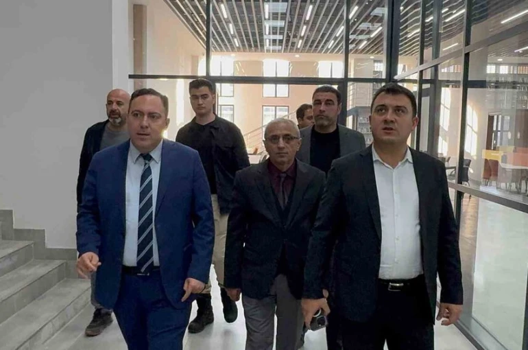 Patnos’ta modern halk kütüphanesi açılışa hazırlanıyor 