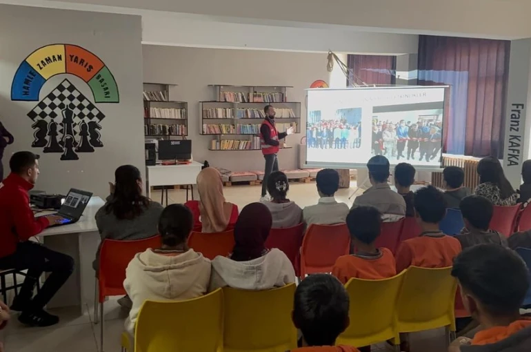 Patnos’ta öğrenciler Kızılay Haftası’nda bilgilendirildi 