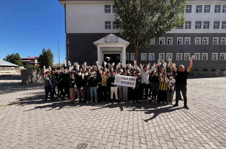 Patnos’ta öğrencilerden örnek davranış