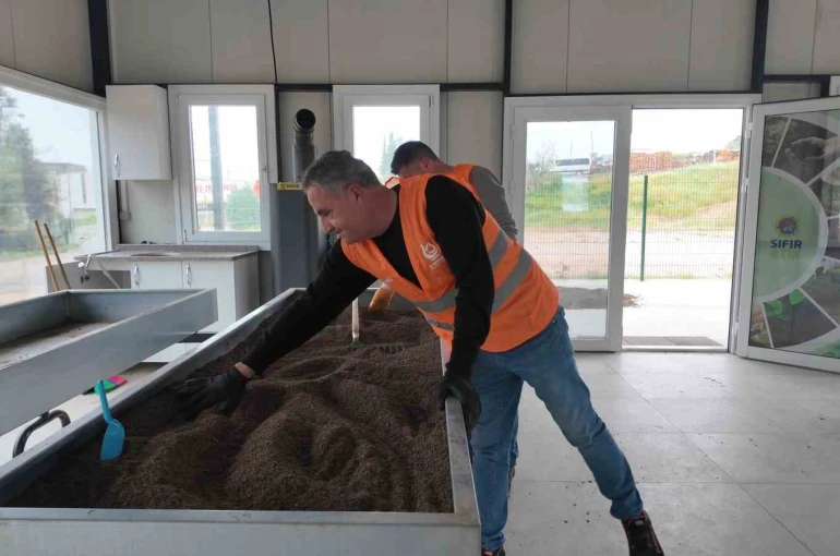 Pazar yerlerinden toplanan organik atıklar gübreye dönüştürülüyor 