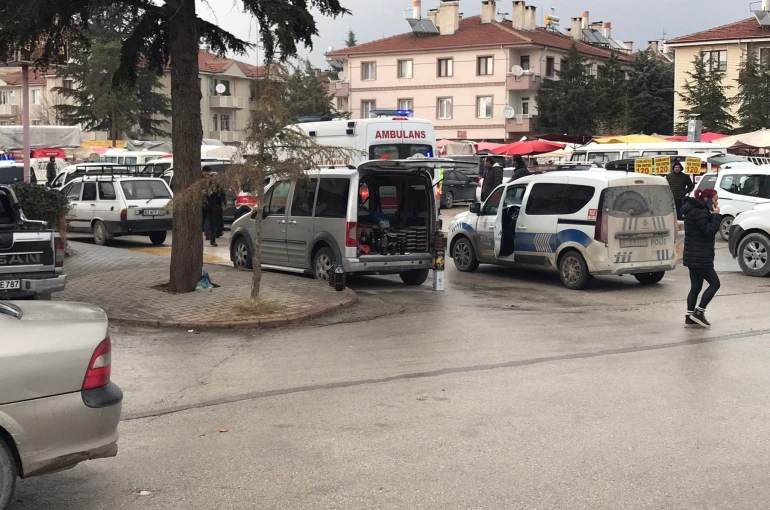 Pazarda taşlı-sopalı kavga: 5 yaralı