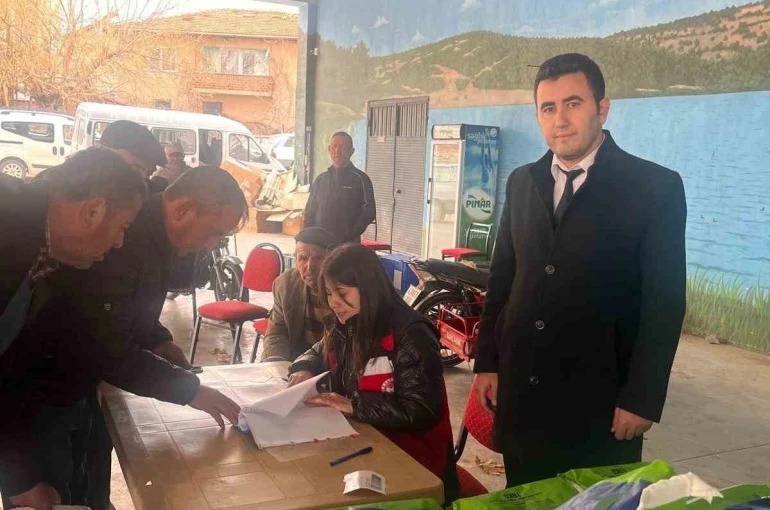 Pazarlar’da vişne ve kiraz üreticilerine bordo bulamacı desteği sürüyor