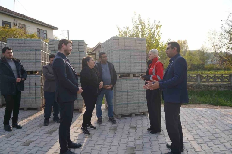 Pelitözü Mahallesi çamur ve tozdan kurtuluyor 