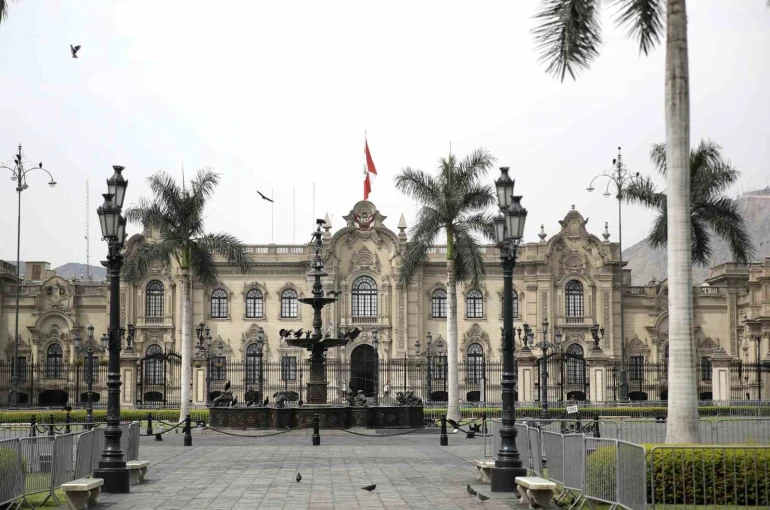 Peru Kongresi, Devlet Başkanı Jeri’yi görevden aldı