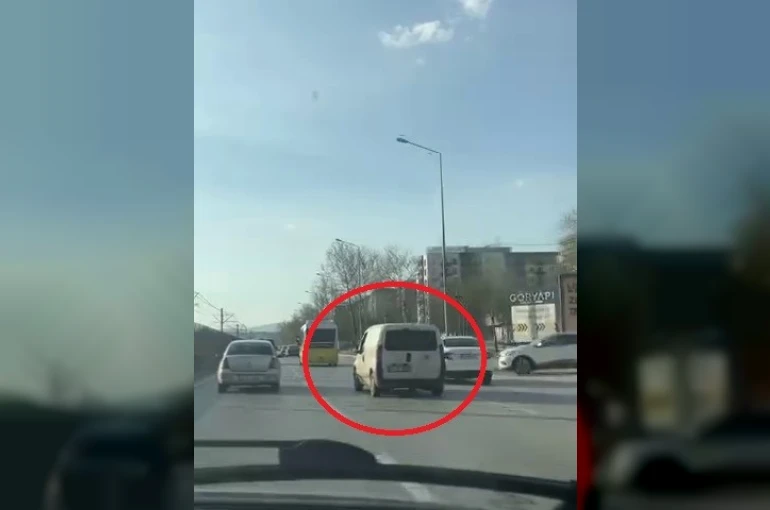 Peş peşe makas attı, trafiği tehlikeye düşürdü 