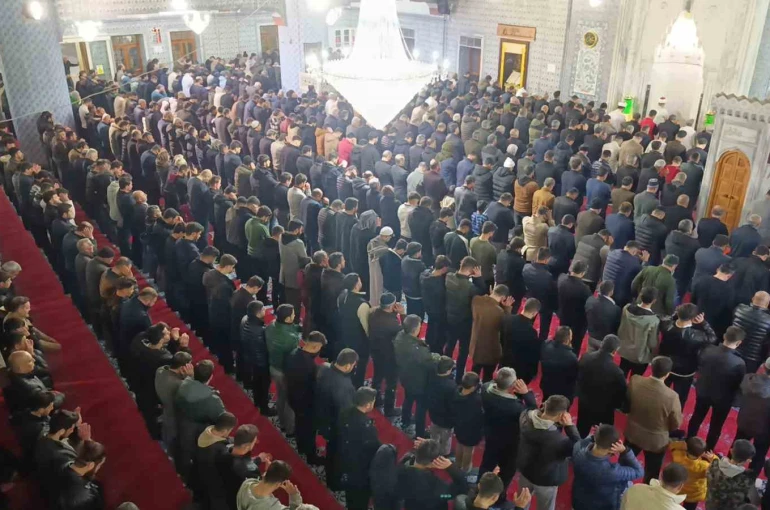 Peygamberler şehri Şanlıurfa’da Berat Kandili coşkusu 