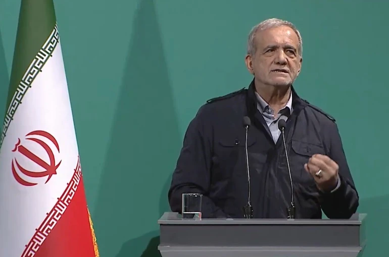 Pezeşkiyan: "Dünya güçleri bizi boyun eğmeye zorlamak istiyor" 