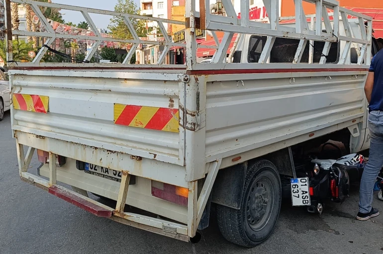 Pikap ile motosiklet çarpıştı, motosiklet sürücüsü yaralandı